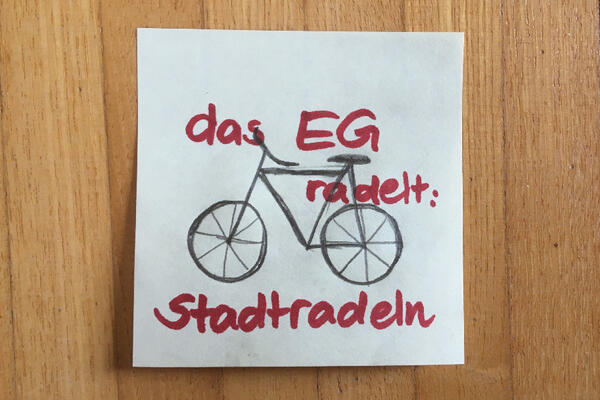 Bild vergrößern: Auf dem Bild ist ein Fahrrad mit dem Schriftzug "das EG radelt: Stadtradeln" zu sehen
