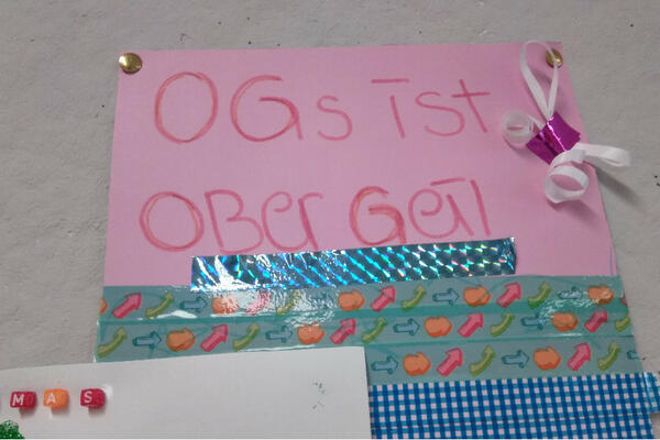 Bild vergrößern: Auf dem Bild ist der Schriftzug "OGS ist obergeil" zu sehen.