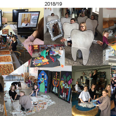 Bild vergrößern: Auf dem Bild sind Projekte des Bühnenbild-Workshops im Schuljahr 2018/19 zu sehen.