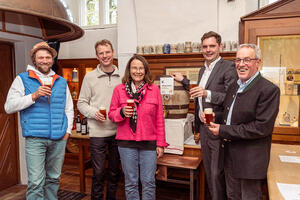 Bild vergrößern: Stiftsgartenbier im Brauereimuseum angestochen