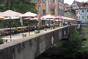 Bild vergrößern: Biergarten auf der Unteren Brücke