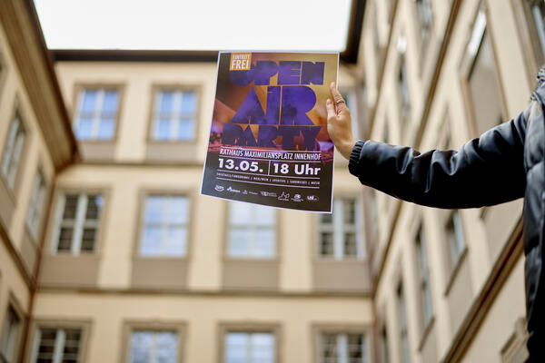 Bild vergrößern: "Open Air Party" steigt im Rathaus-Innenhof