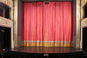 Bild vergrößern: Blick auf die Bühne des E. T. A. Hoffmann-Theaters